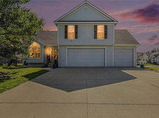 2417 SW Woodhaven Ln, Lees Summit, MO 64082