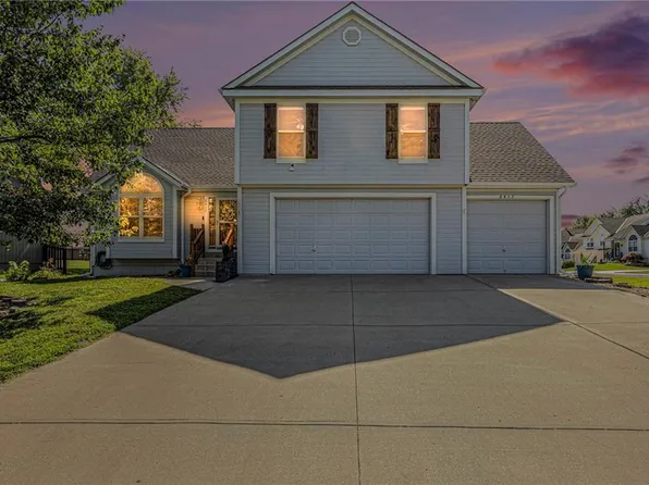 2417 SW Woodhaven Ln, Lees Summit, MO 64082