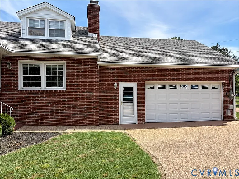 9325 Brentwood Dr — Photo 3