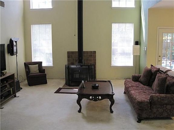 5th image of 3011 Cedar Elm Ln