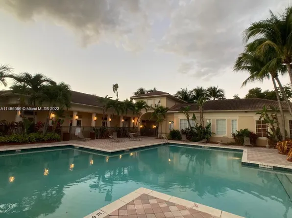 2427 Centergate Dr APT 103, Hollywood, FL 33025