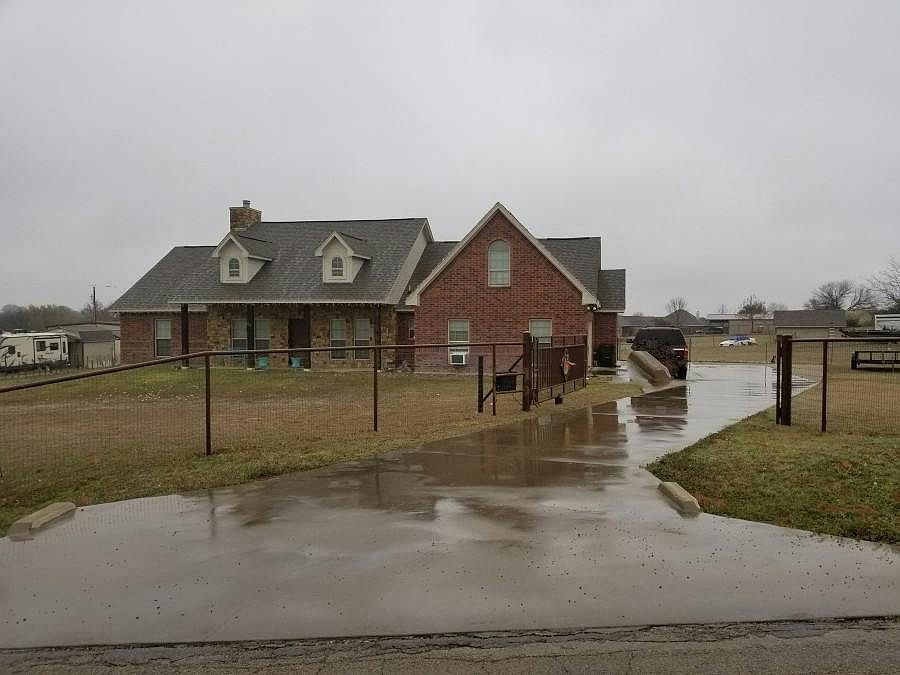 1st image of 611 Harmony Rd
