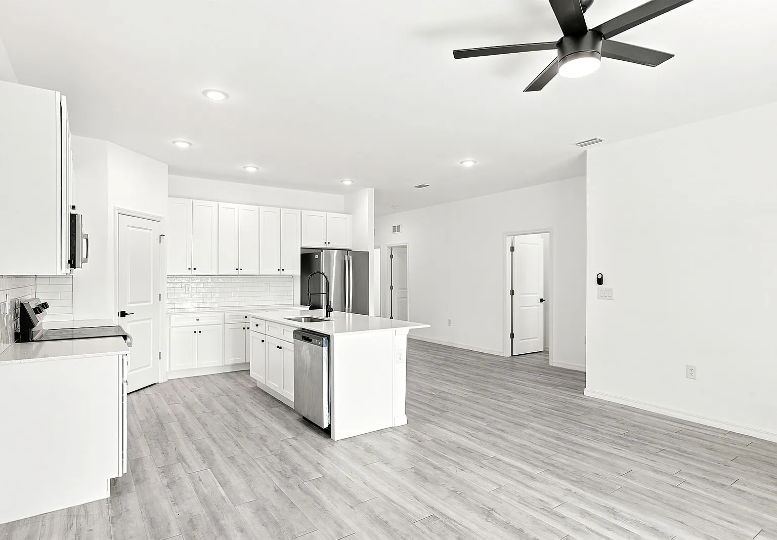 3 bed, 1300 sqft, $1,890 — Photo 4