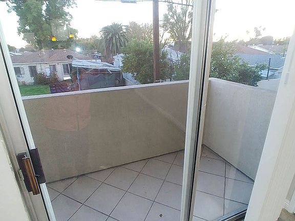 3rd image of 14242 Roscoe Blvd APT 105