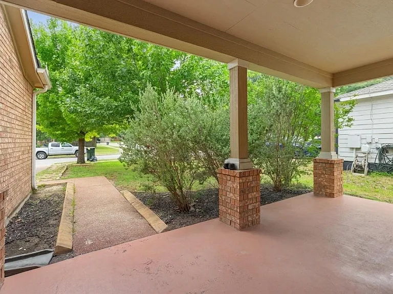 1121 Sweet Gum Dr — Photo 3