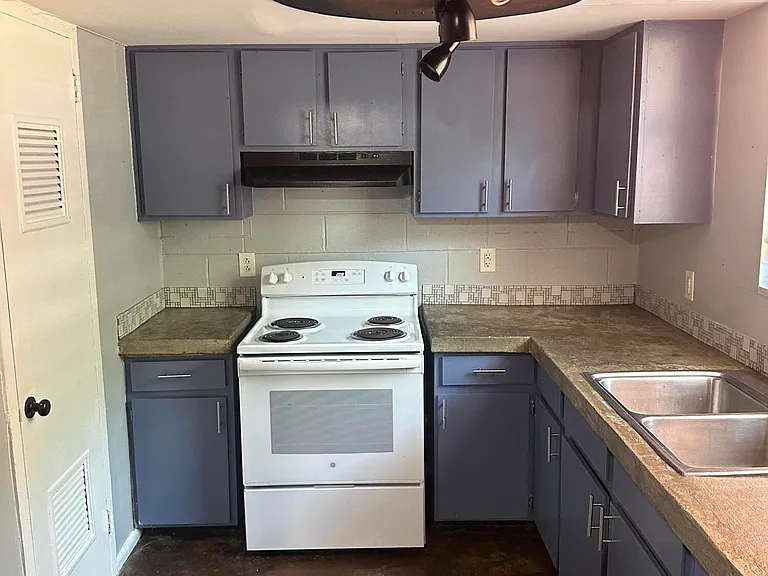713 Wilkinson Blvd #1 — Photo 20