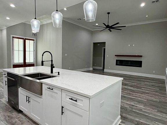 4th image of 509 Pemberton Pl