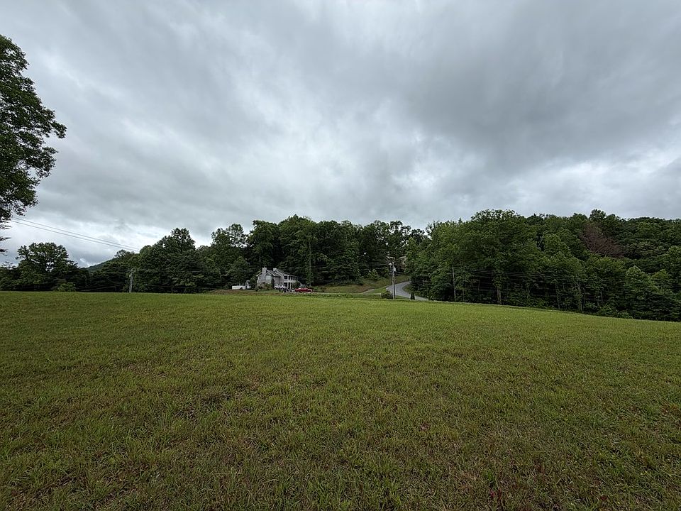 2nd image of 1 Drake Ridge Ln