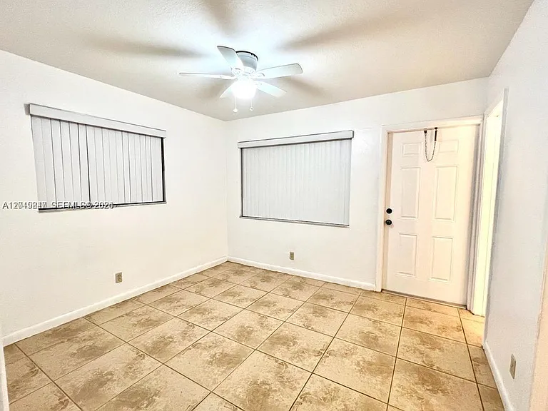 1412 SW 41st Ave #FRONT — Photo 9