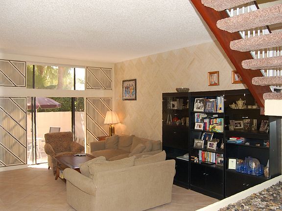 4th image of 3081 NE 183rd Ln #81