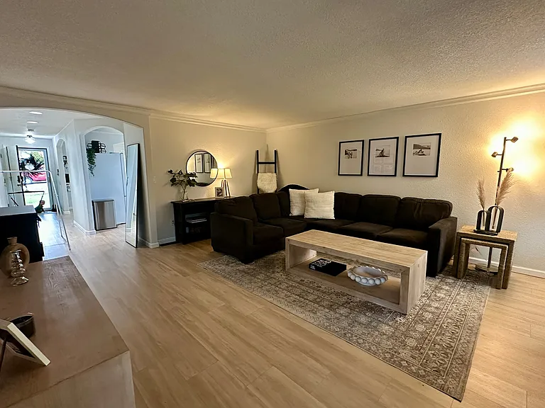 1016 Leonard St — Photo 5