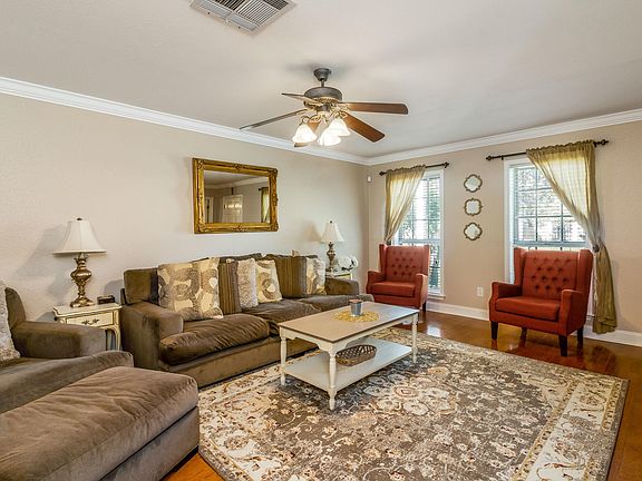 4th image of 304 Breton Dr