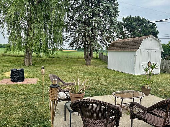 4th image of 487 Park Dr