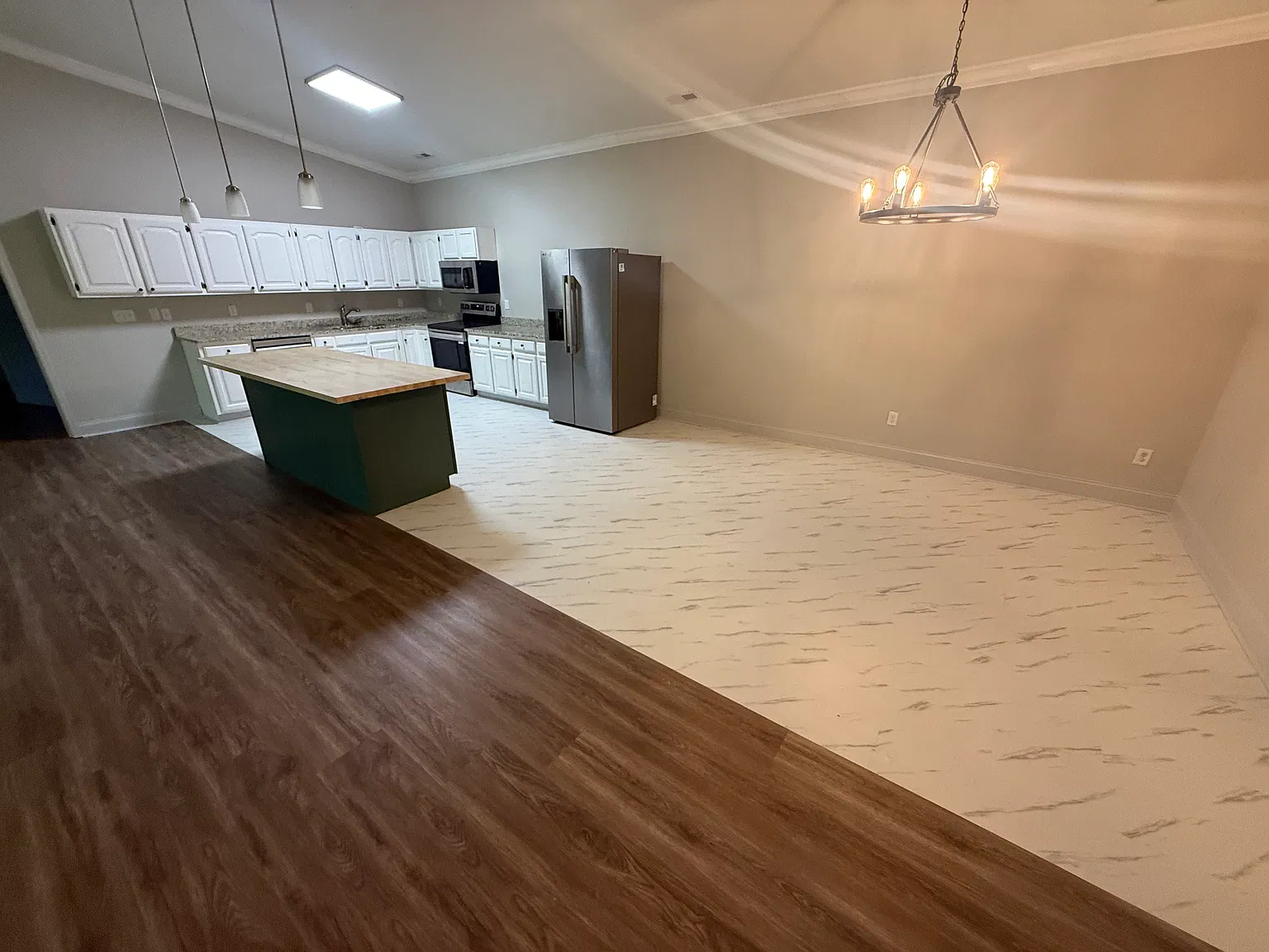 2 bed, 1300 sqft, $2,100 — Photo 4