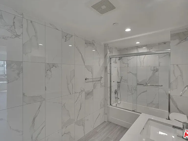 14419 Riverside Dr #306 — Photo 14