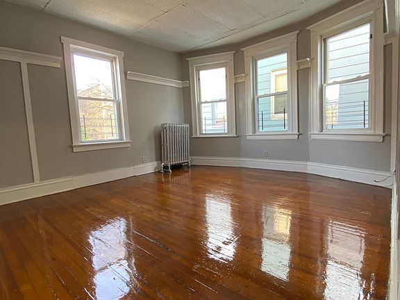 2nd image of 38 Purser Pl APT 3