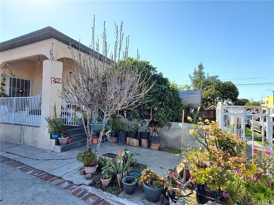 2nd image of 1320 E 41st Pl
