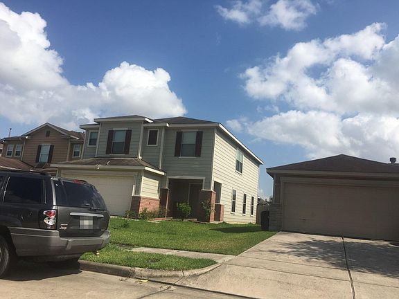 3rd image of 902 Staffordale Manor Ln