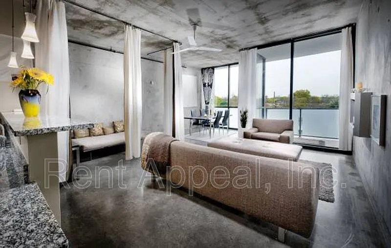 1 bed, 1.0 bath, 960 sqft, $2,100 — Photo 3