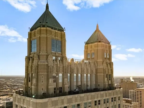 909 Walnut St APT 3200, Kansas City, MO 64106