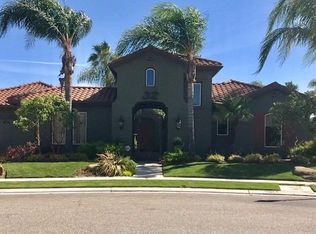 32 Omaha Ave, Clovis, CA 93619