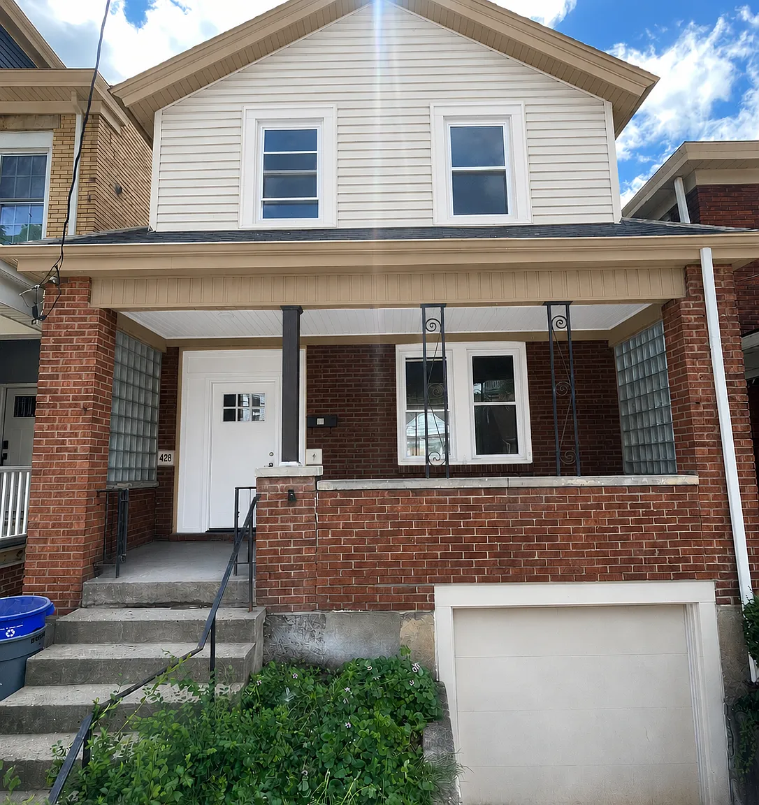 3 bed, 1316 sqft, $1,975 — Photo 1