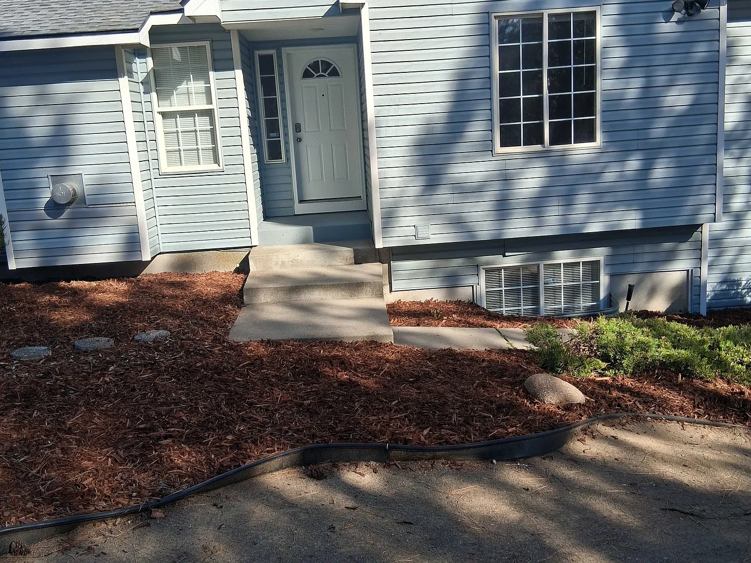 3 bed, 1.5 bath, 1800 sqft, $2,150 — Photo 3