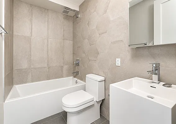 Bathroom, photo 1