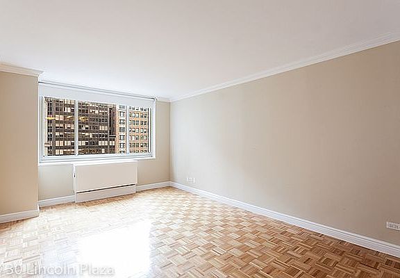 3rd image of 30 W 63rd St APT 7G