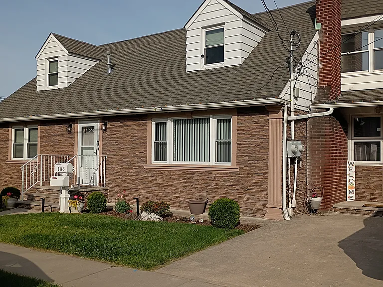 186 Madison St #2 — Photo 1