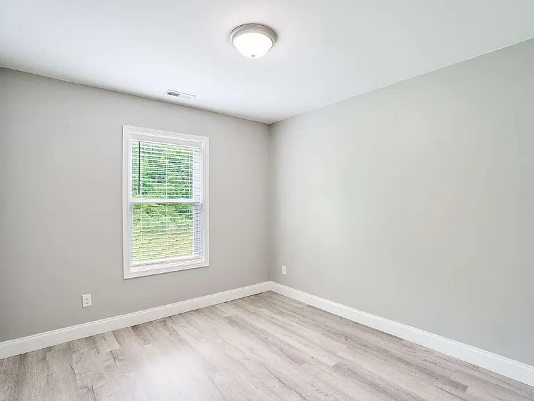 101 Quinn Hill Ln — Photo 2