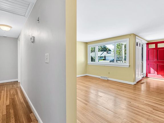 5th image of 105 Captain Chase Rd