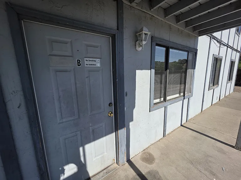 987 Iowa Ave #B — Photo 1