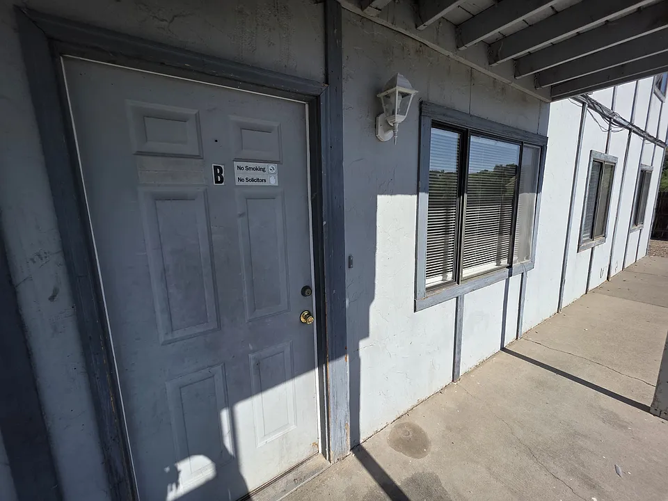987 Iowa Ave #B
