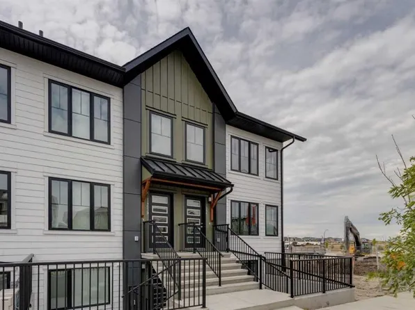 40 N Livingston Parade NE #202, Calgary, AB T4B 3P6