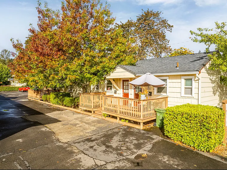 1340 Birch Ave — Photo 1