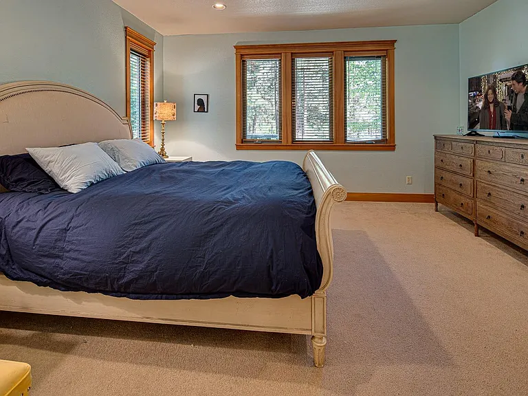 2601 NW Crossing Dr — Photo 12