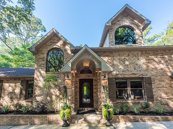2nd image of 2776 Edgewater Dr
