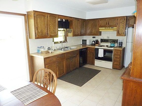 Spacious Kitchen