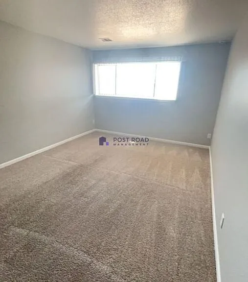 501 W 27th St S #201 — Photo 2