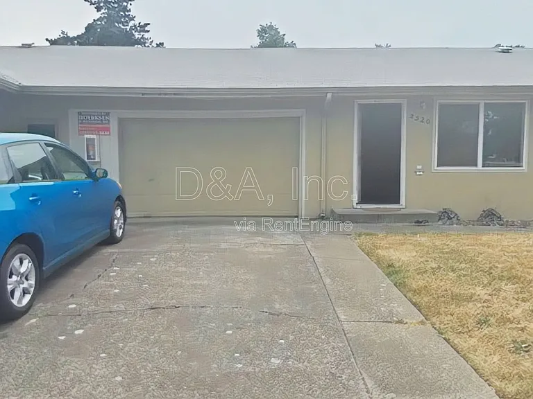 2520 NW Tyler Ave — Photo 1