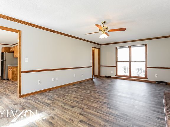 3rd image of 219 Hunters Woods Dr