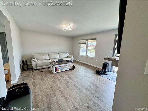 3rd image of 40684 Village Wood Rd