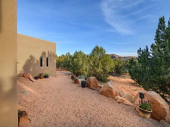 4th image of 1173 Clovis Cir