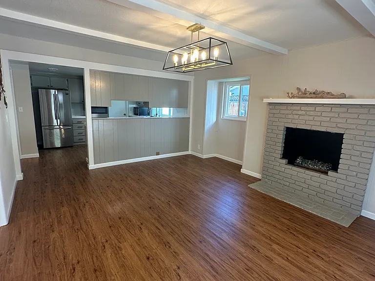 1864 Orangetree Ln — Photo 3