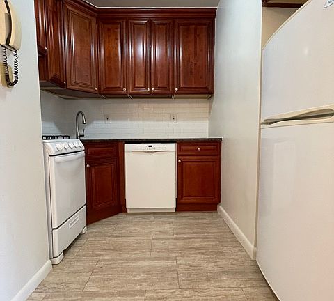 4th image of 27 W 71st St APT 4D