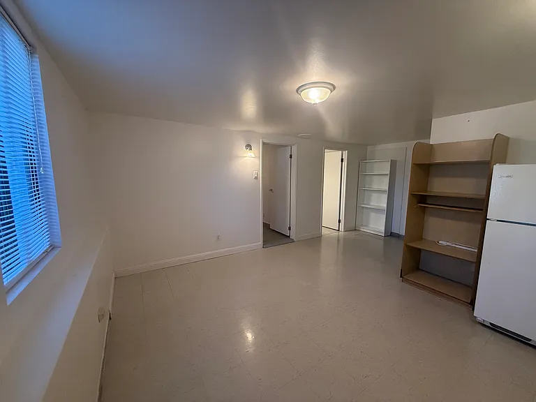 806 Edinburgh St #B — Photo 3