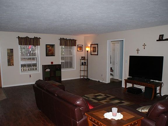 5th image of 3735 Yorkshire Dr