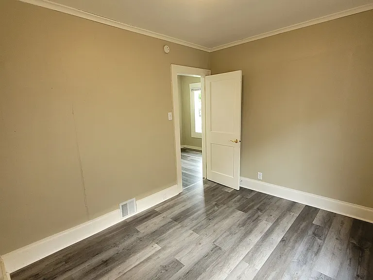 403 W Walker St — Photo 5