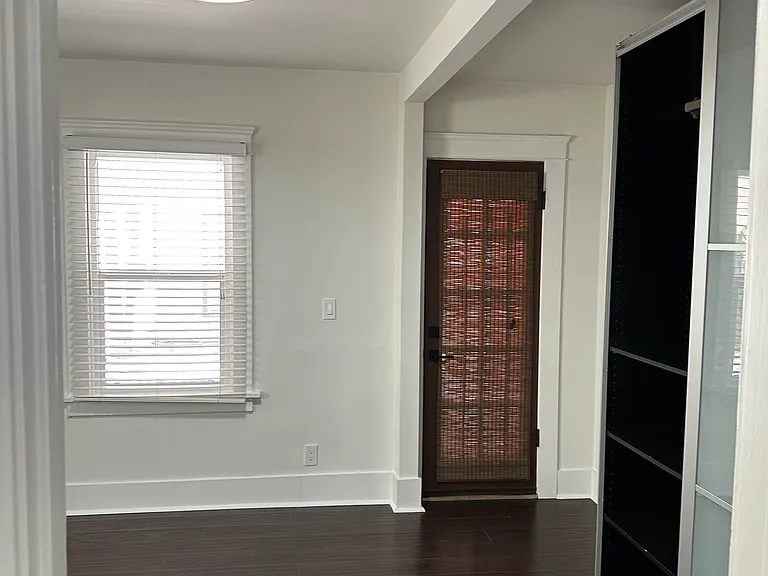 1206 N Orange Grove Ave #B — Photo 5